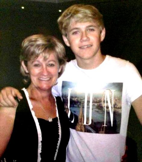 niall20horan20with20his20mother-796109.jpg